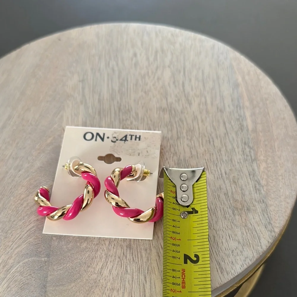 On 34th NWT SC Pink/Gold Swirl HP Braided Hoop Earrings
